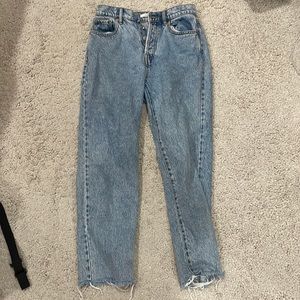 Light washed jeans. High waisted and like new